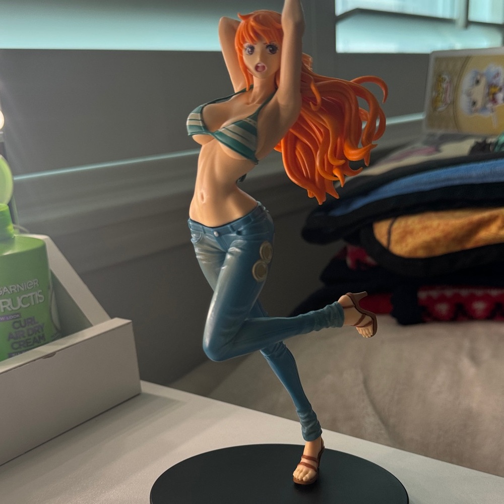 Nami figurine(one piece)